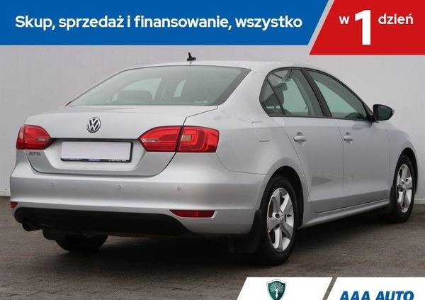 Volkswagen Jetta cena 33000 przebieg: 124570, rok produkcji 2012 z Sztum małe 121